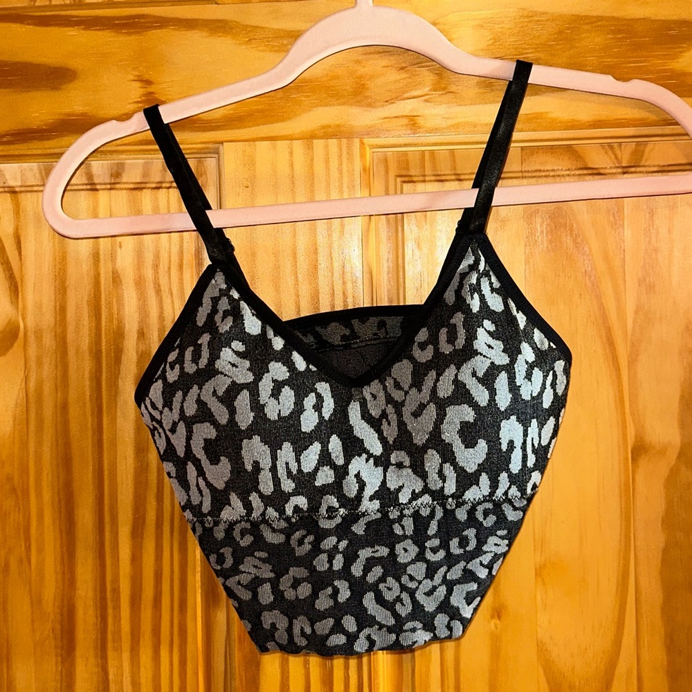 SHEIN Sports Bra | NWOT | OS but fits like a small-medium